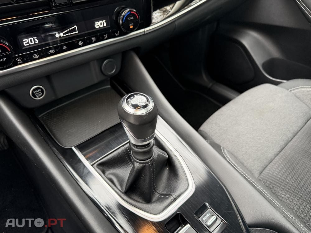 Nissan Qashqai 1.3 DIG-T N-Connecta J18