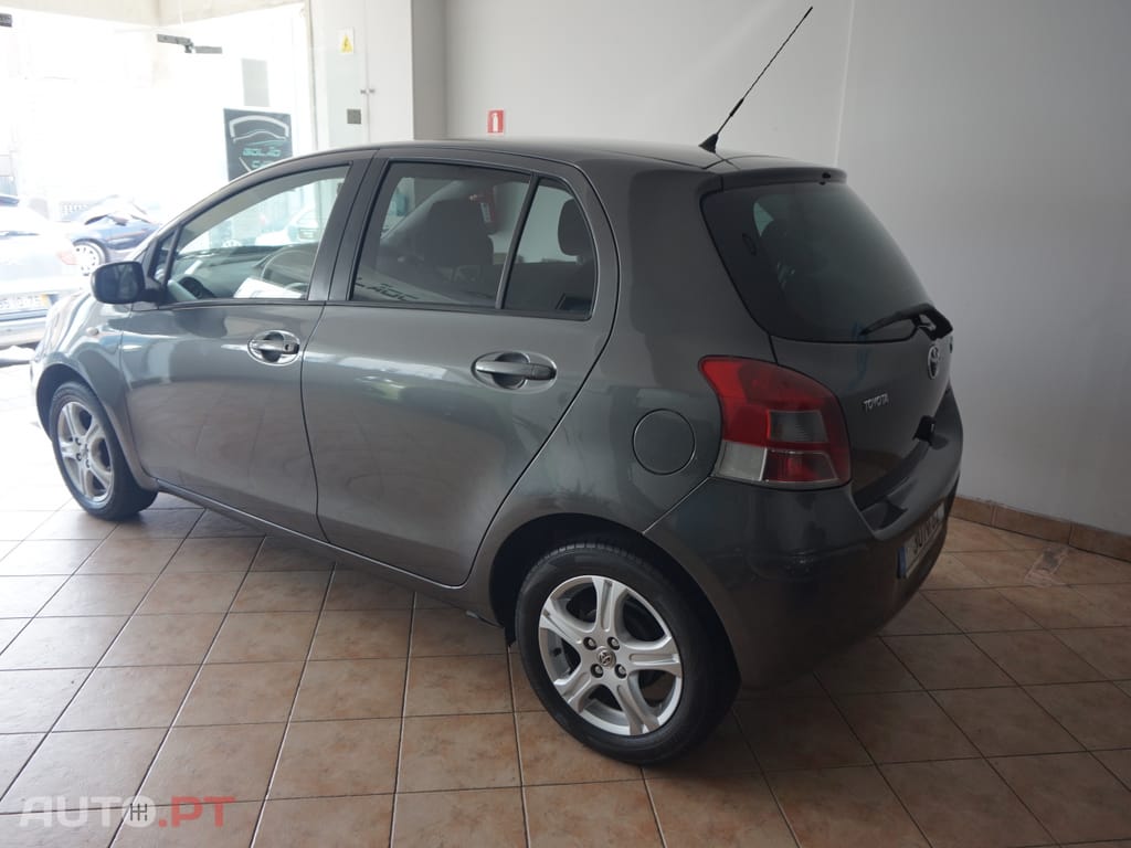 Toyota Yaris 1.0 VVT-i Confort