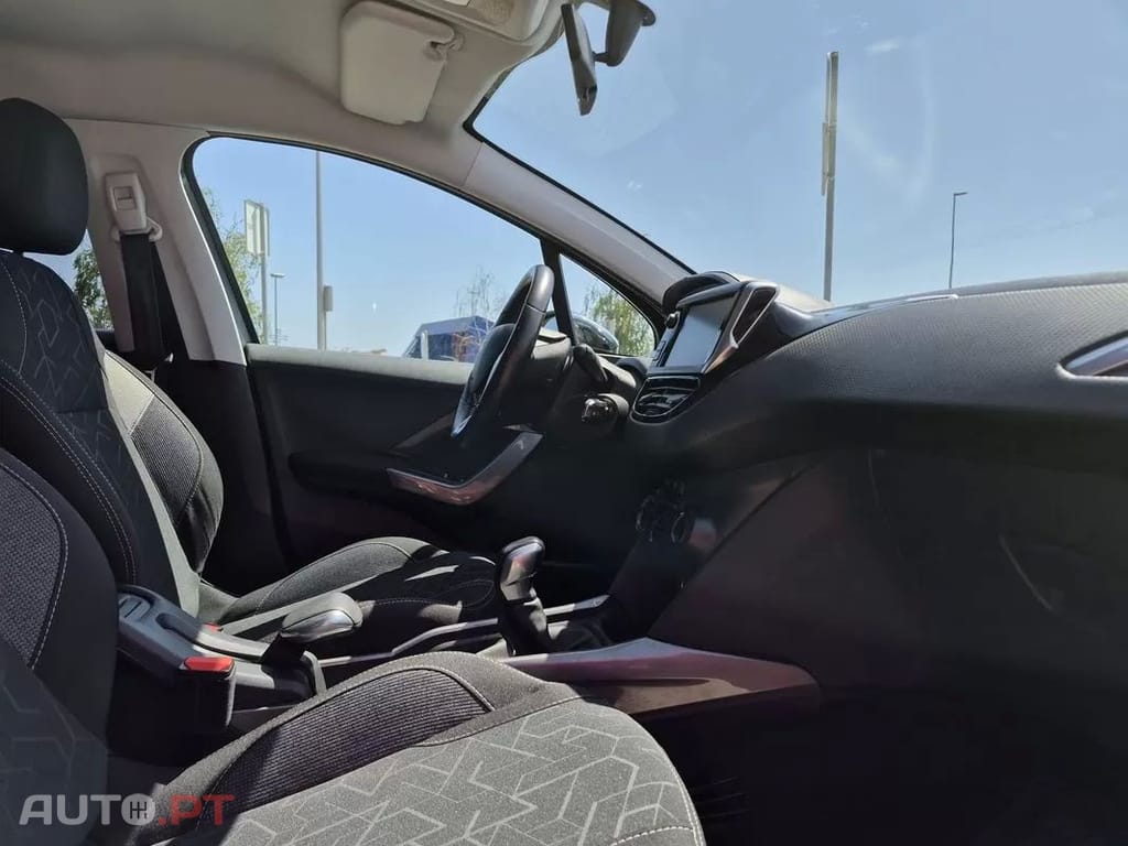 Peugeot 2008 1.2 PureTech Style