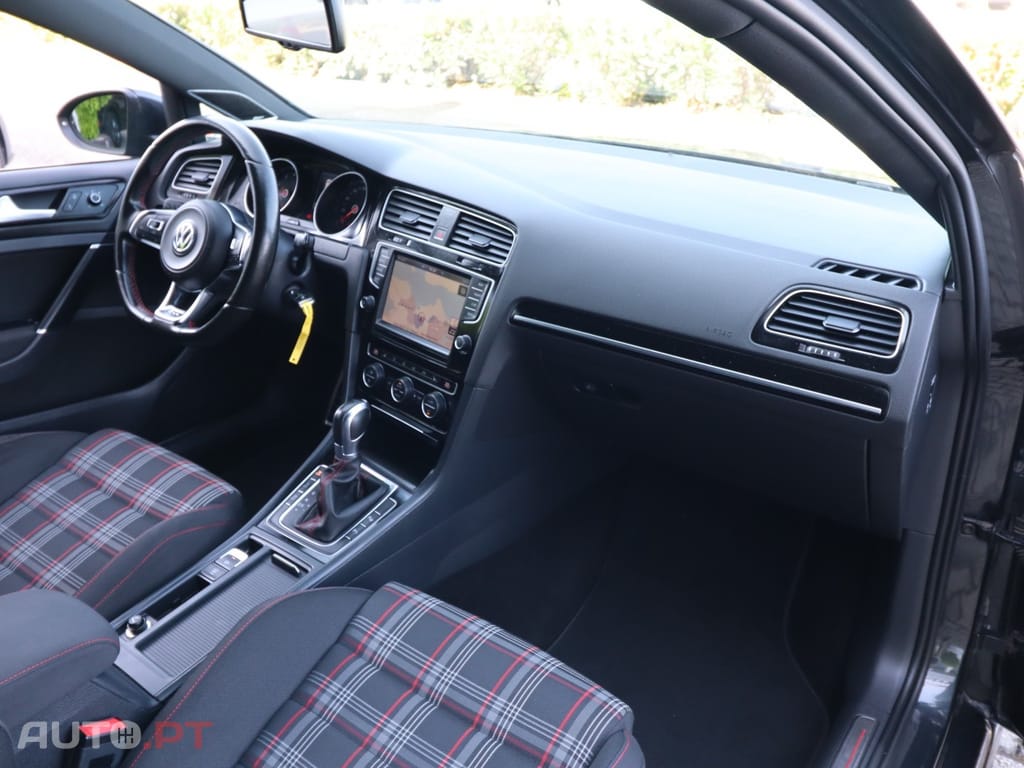 Volkswagen Golf 2.0 TSi GTi DSG Performance