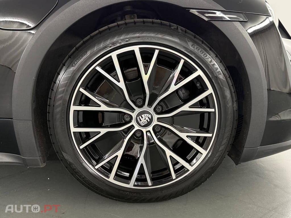 Porsche Taycan 4 