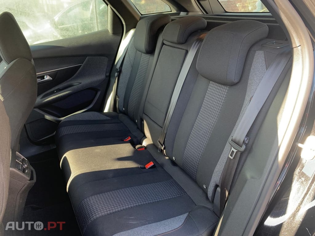Peugeot 3008 1.5 BlueHDi Active