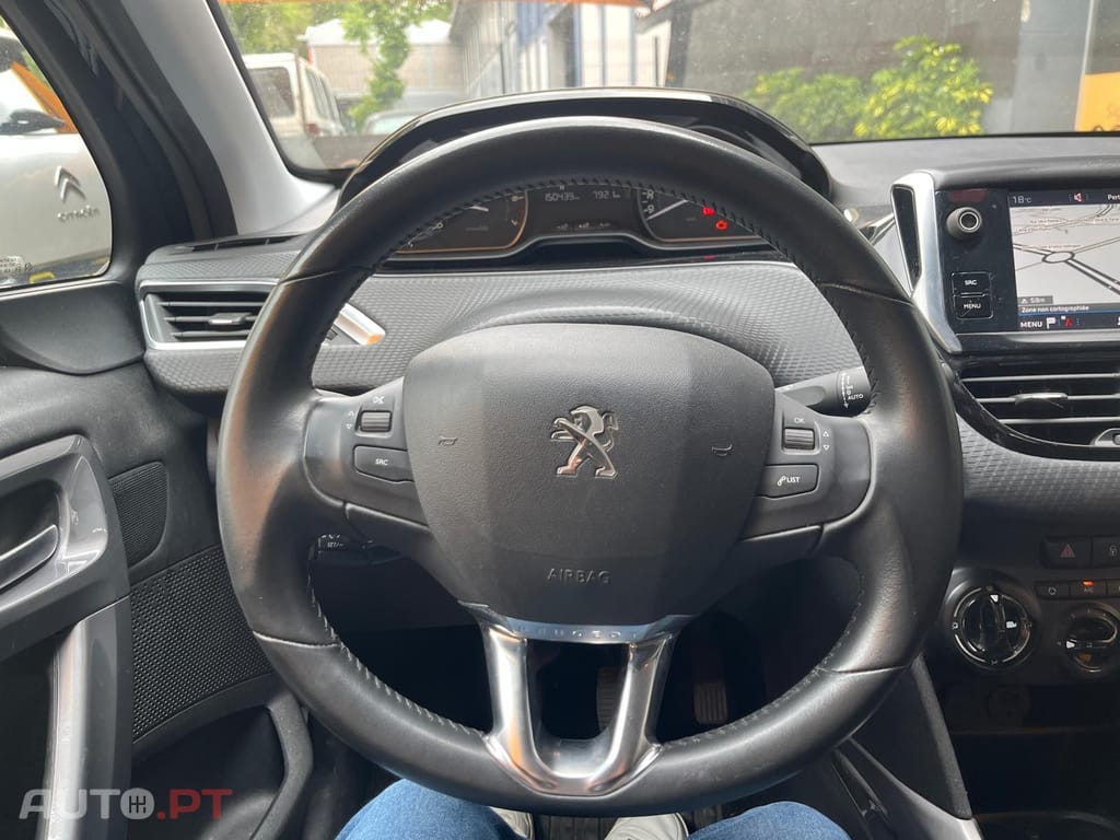 Peugeot 2008 1.2 e-VTi Style