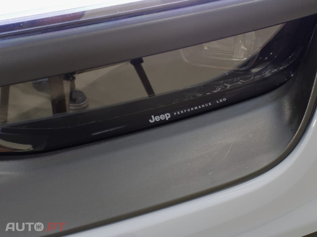 Jeep Avenger 1.2 4xe HIBRIDO MHEV eAWD NORTH FACE EDIÇÃO LIMITADA ONE OF 4806