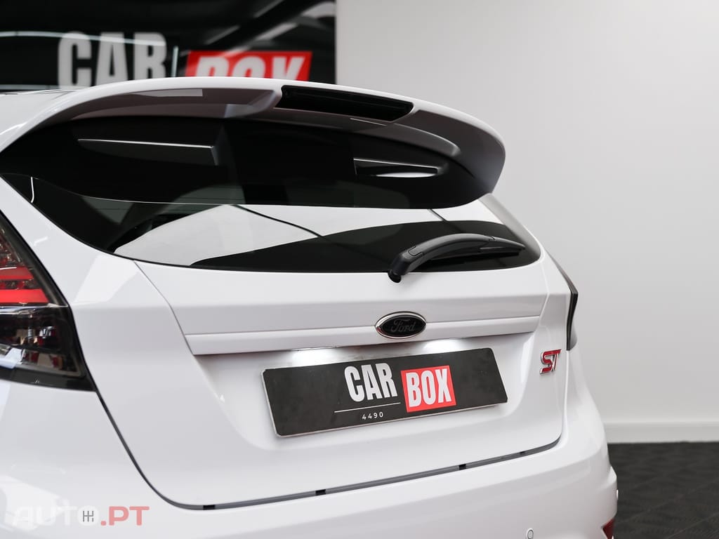 Ford Fiesta 1.6 EcoBoost c/ Pack Pele Desportiva ST