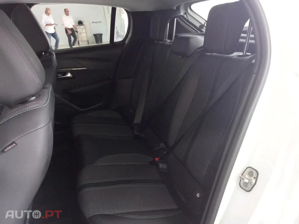 Peugeot E-208 50 kWh Allure