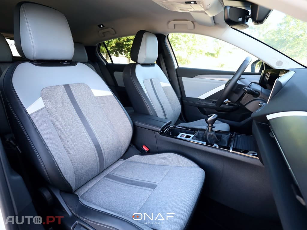 Opel Astra 1.2 T-Elegance 130Cv