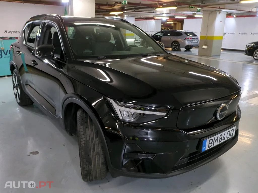 Volvo EX40 82 kWh Single Motor Extended Range Black Edition