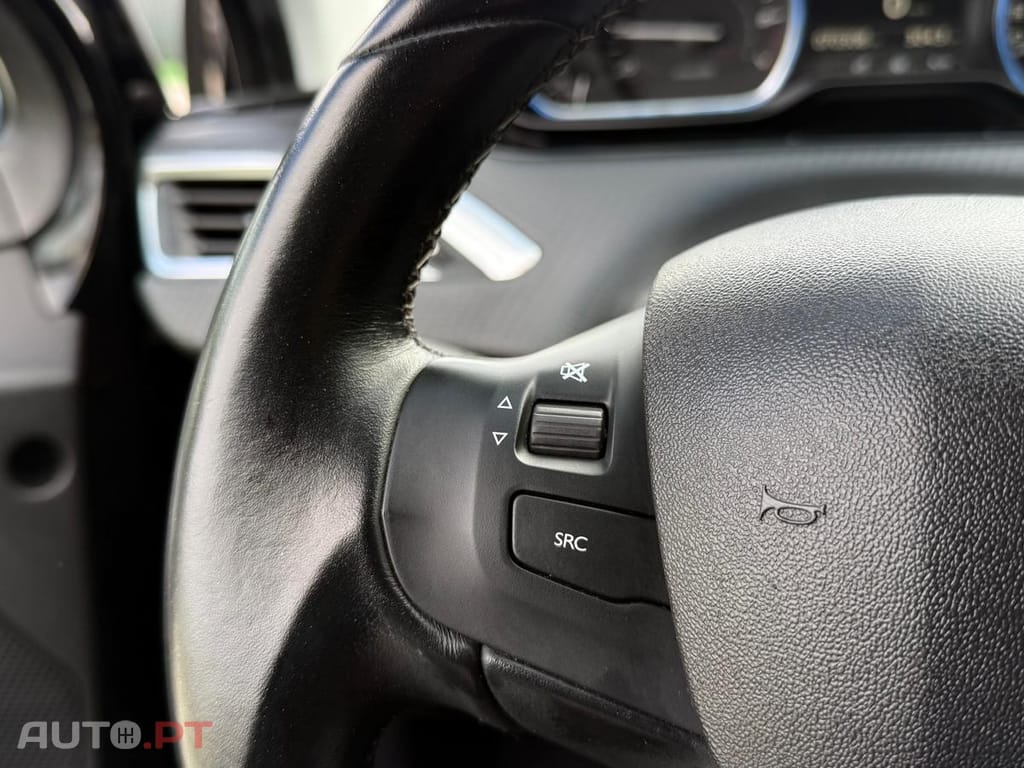 Peugeot 2008 1.2 PureTech Allure EAT6