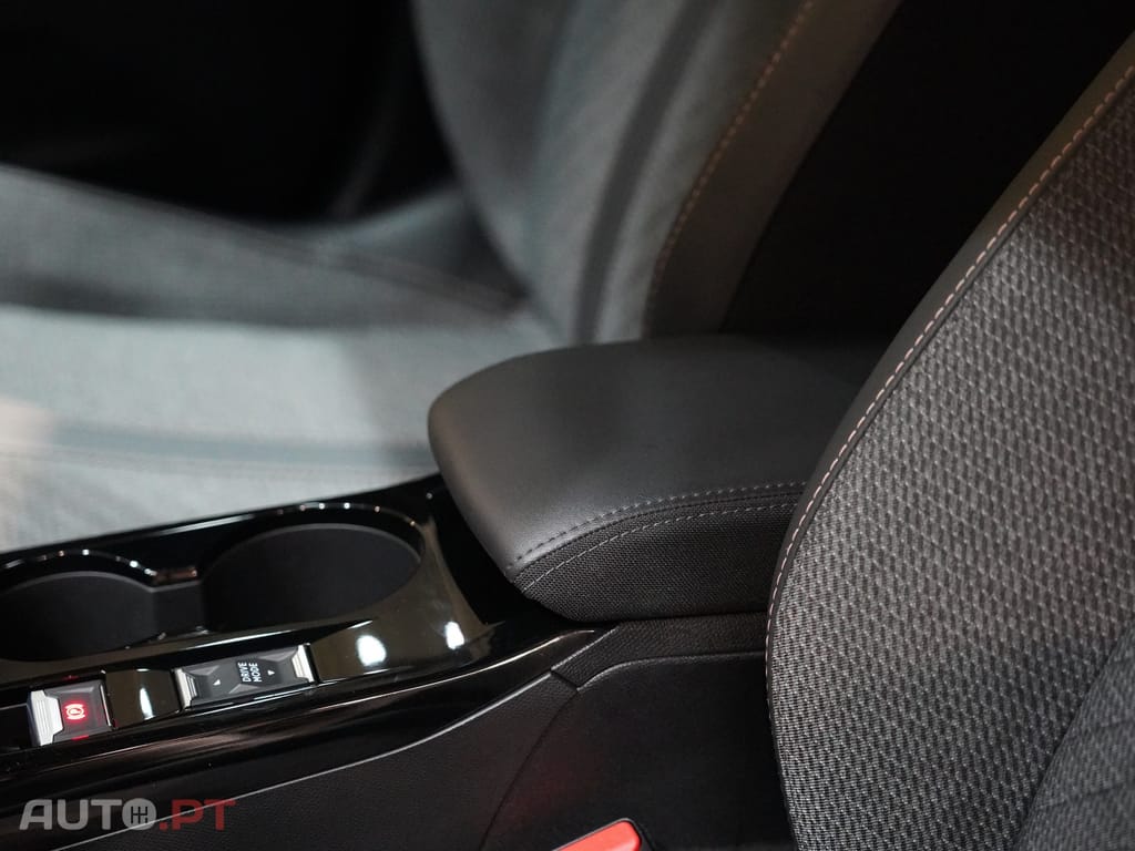 Peugeot 2008 1.2 Hybrid Allure e-DCS6