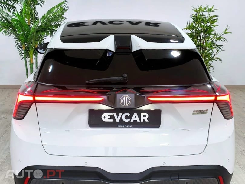 MG MG4 64 kWh Luxury