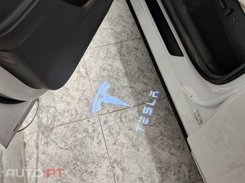 Tesla Model Y Tração Traseira — fotografia 7
