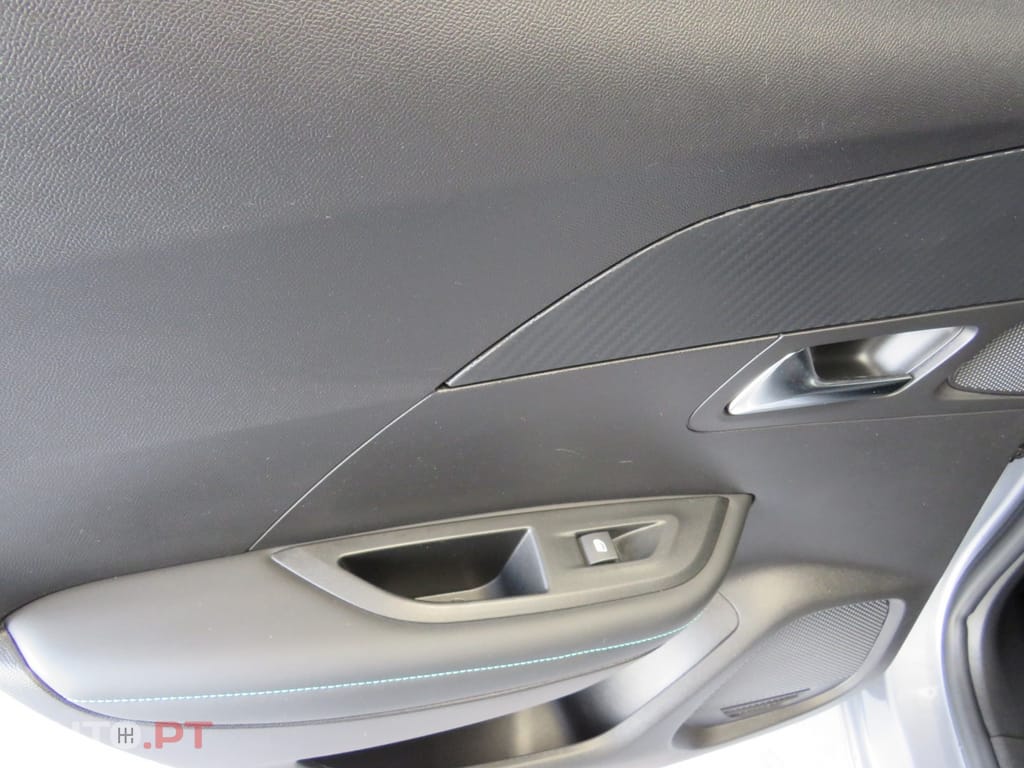 Peugeot E-2008 Allure Pack 100