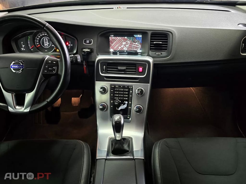 Volvo V60 Cross Country 2.0 D3 Momentum