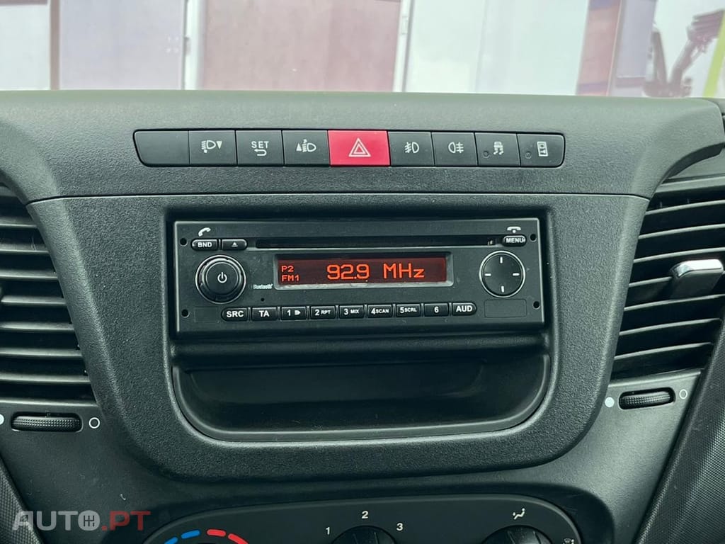 Iveco Daily 3.0 CAB. DUPLA 7 LUGARES