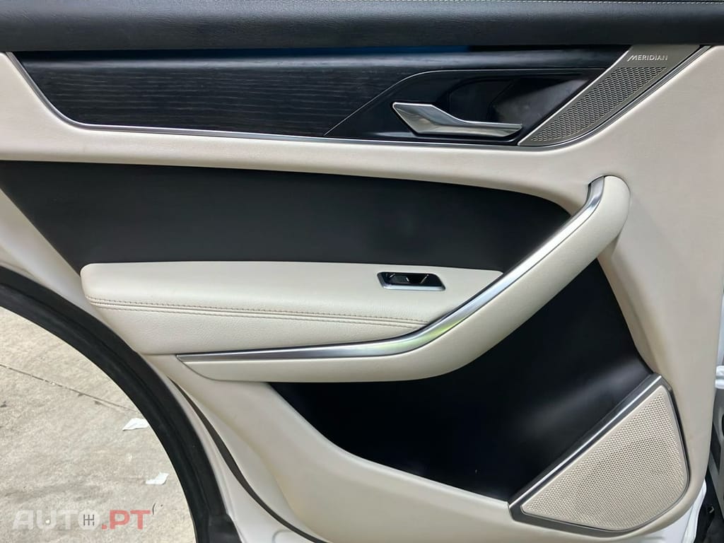 Jaguar F-Pace 2.0 P400e Plug-in Hybrid
