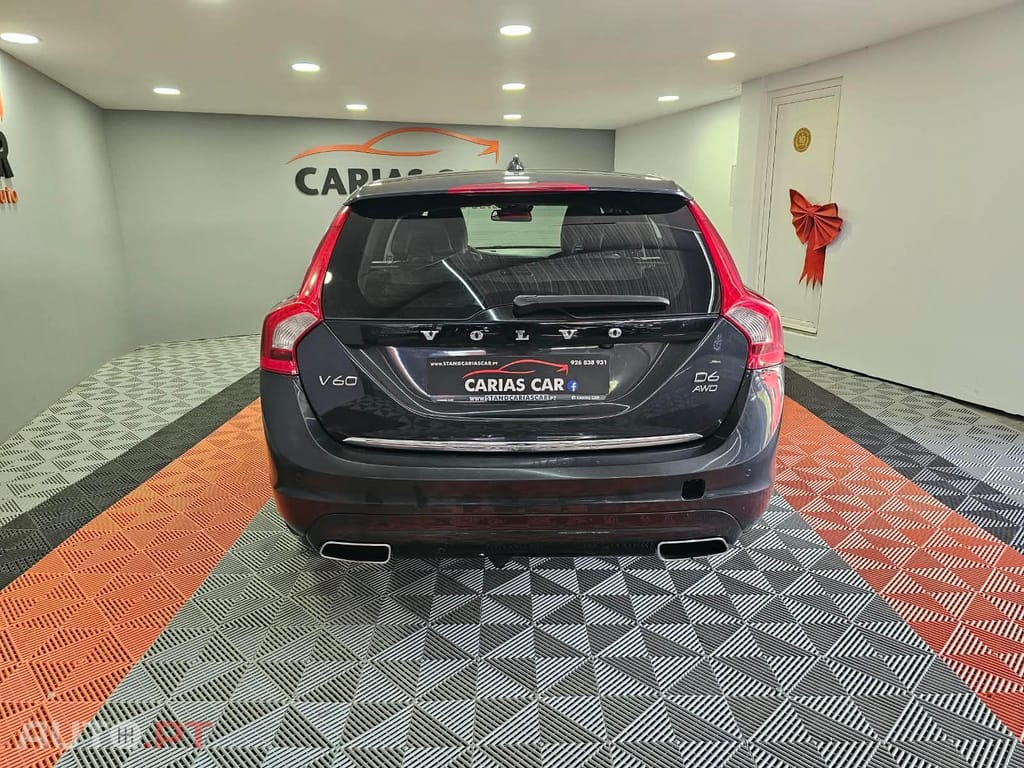 Volvo V60 2.4 D6 Summum AWD Phev