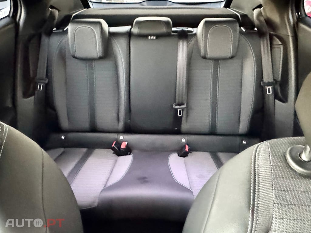 Peugeot E-2008 50 kWh Allure Pack - IVA Dedutivel !!!