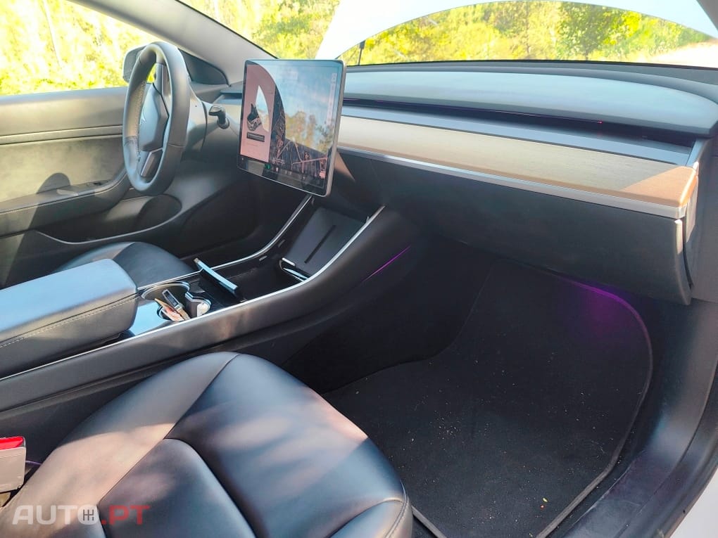 Tesla Model 3 Range plus 325 cv / 264€ mês