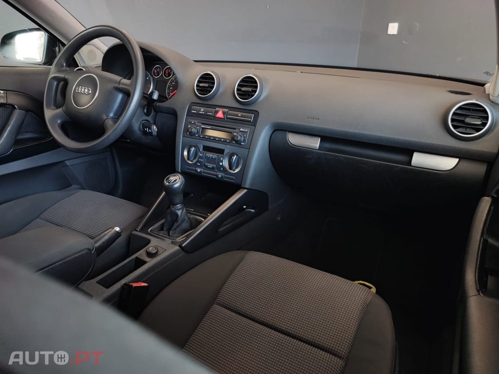 Audi A3 2.0TDI AMB (1DONO)