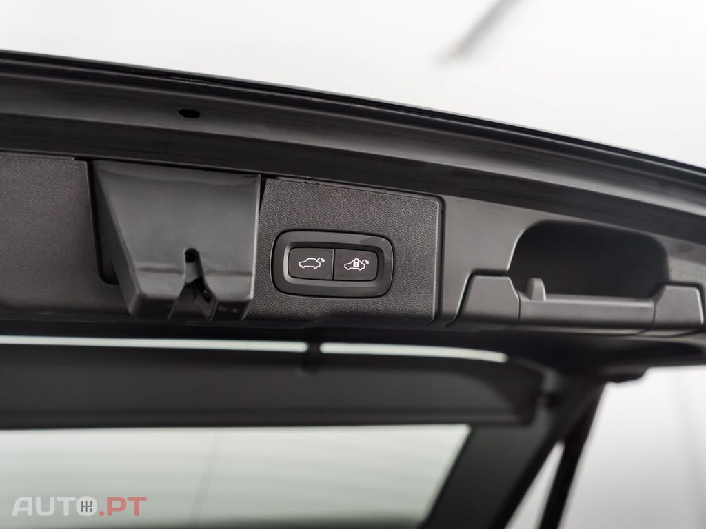 Volvo XC60 2.0 T6 PHEV Core AWD