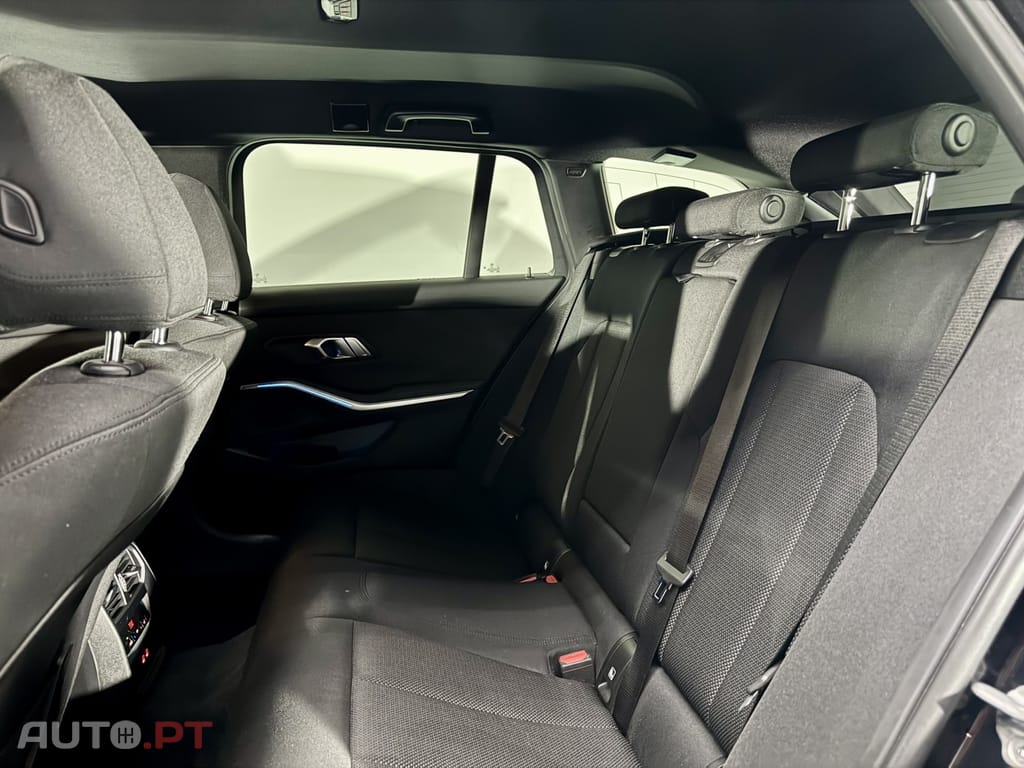 BMW 320 e Touring Auto