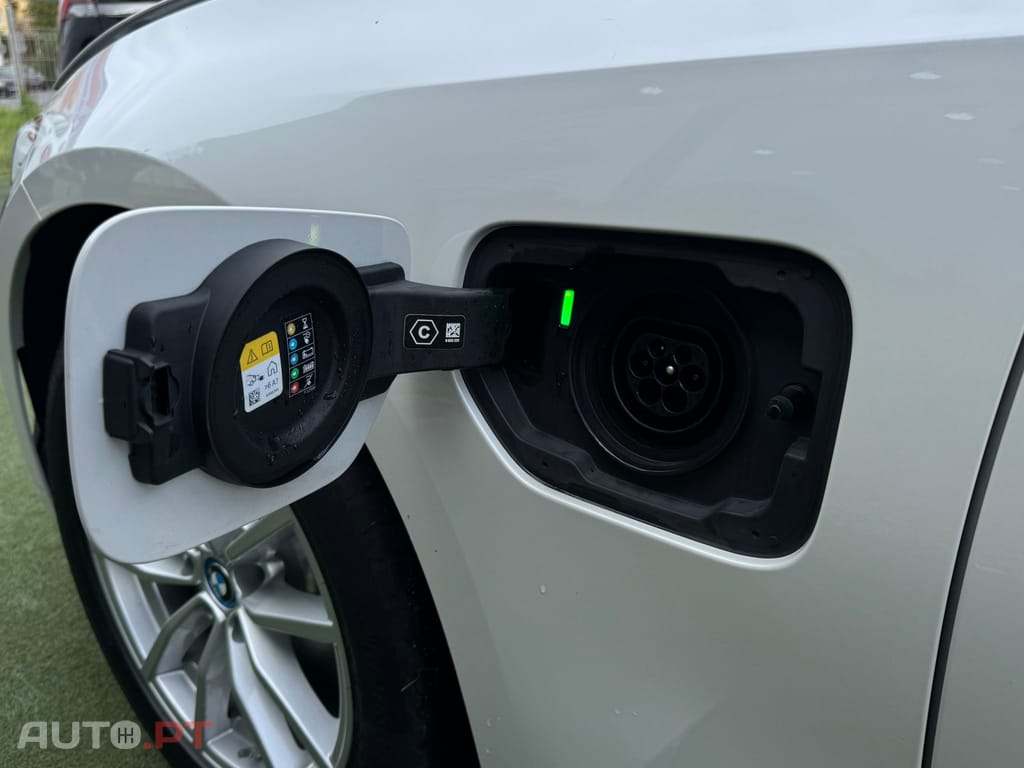 BMW 320 e Touring Corporate Edition Auto