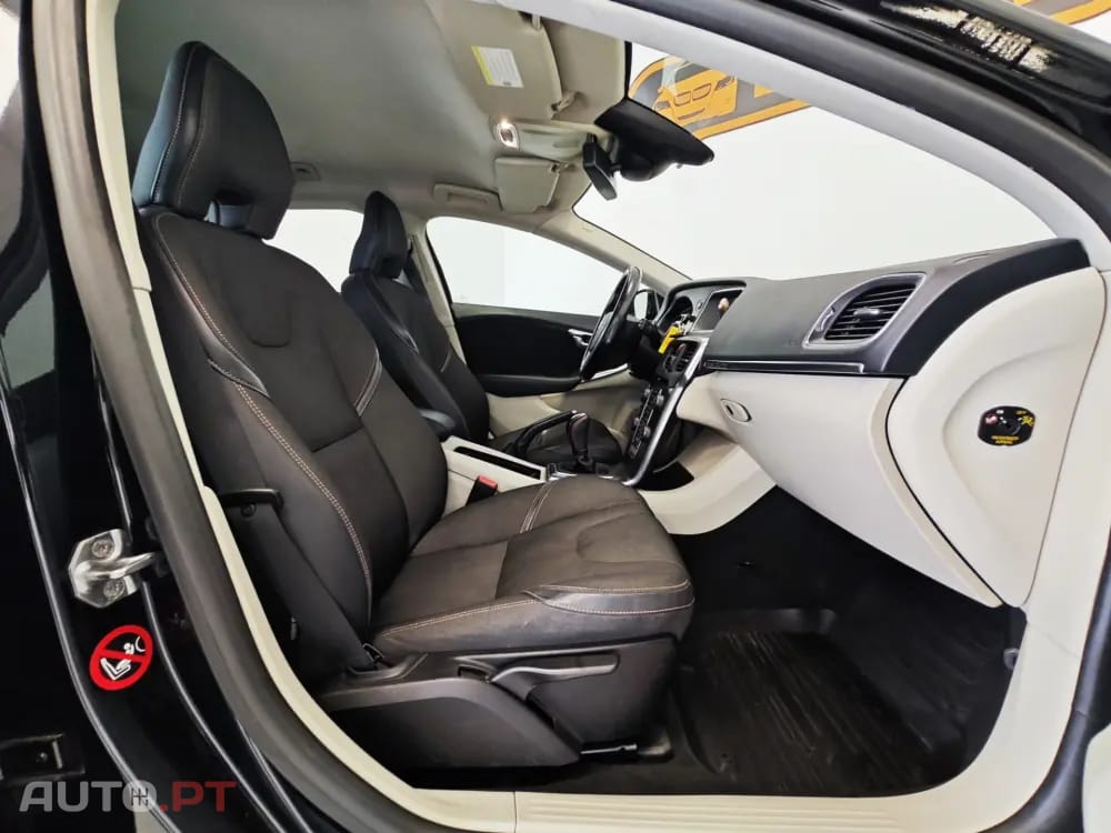 Volvo V40 Cross Country 1.6 D2 Momentum