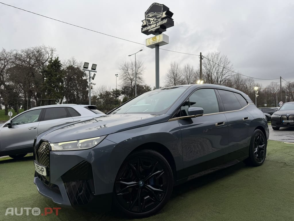 BMW iX xDrive 40 Pack Desportivo