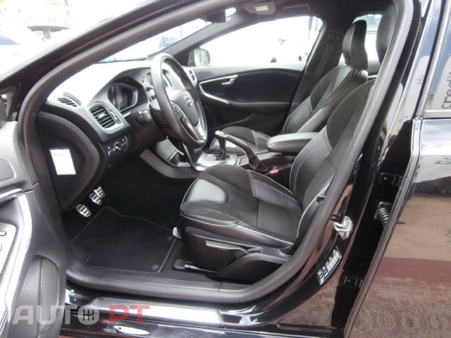 Volvo V40 2.0 D2 R-Design