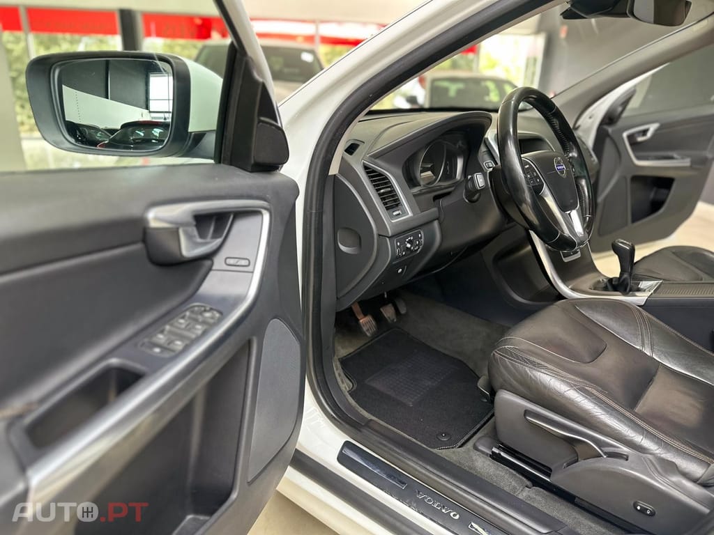 Volvo XC60 2.0 D4 R-Design Momentum