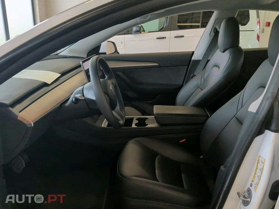 Tesla Model 3 RWD
