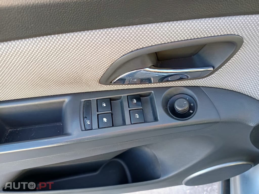 Chevrolet Cruze 1.6 LS