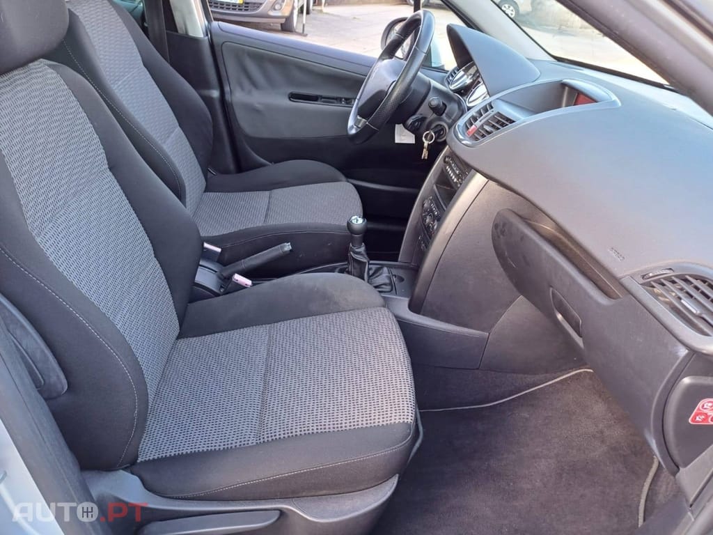 Peugeot 207 1.4 16V SE Sportium