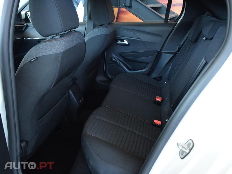 Peugeot E-208 50 kWh Active