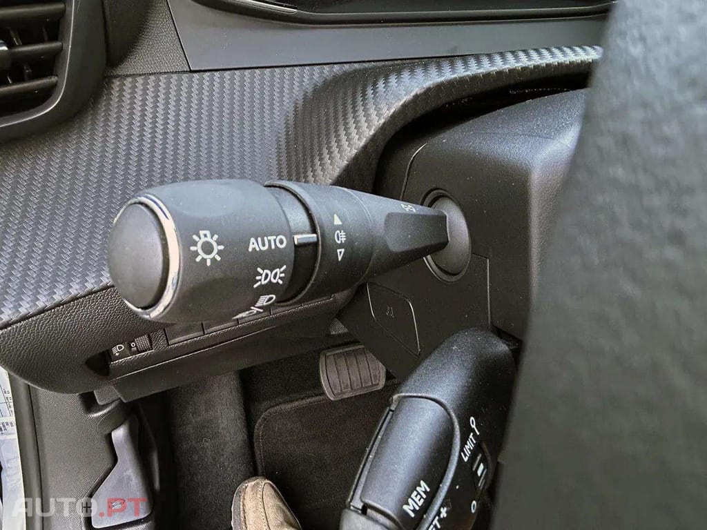 Peugeot E-2008 50 kWh Allure Pack