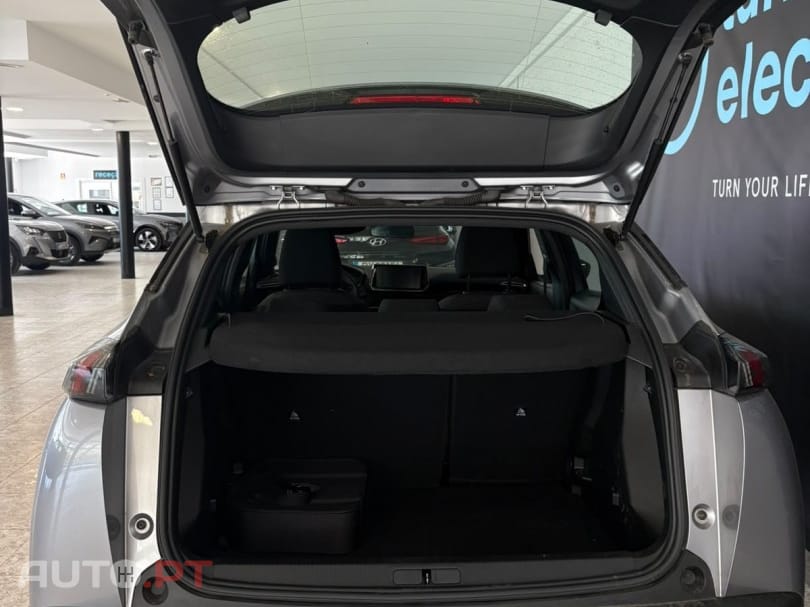 Peugeot E-2008 50 kWh Active