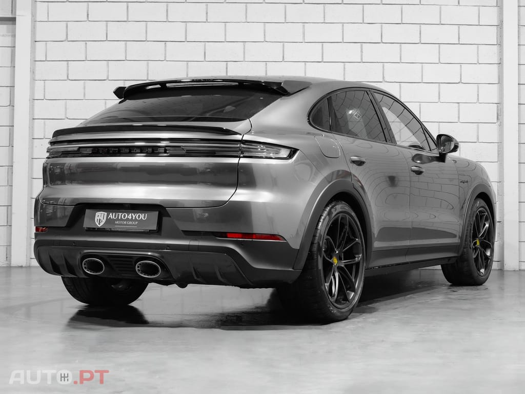 Porsche Cayenne Turbo E-Hybrid Pacote GT