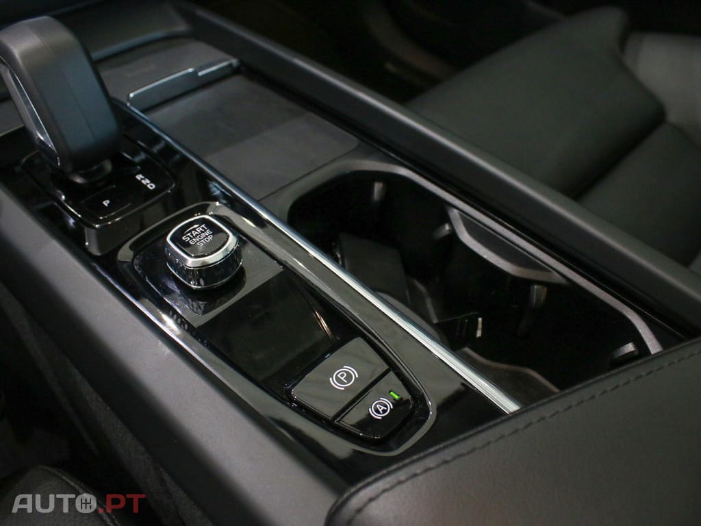 Volvo XC60 2.0 T6 PHEV Black Edition AWD