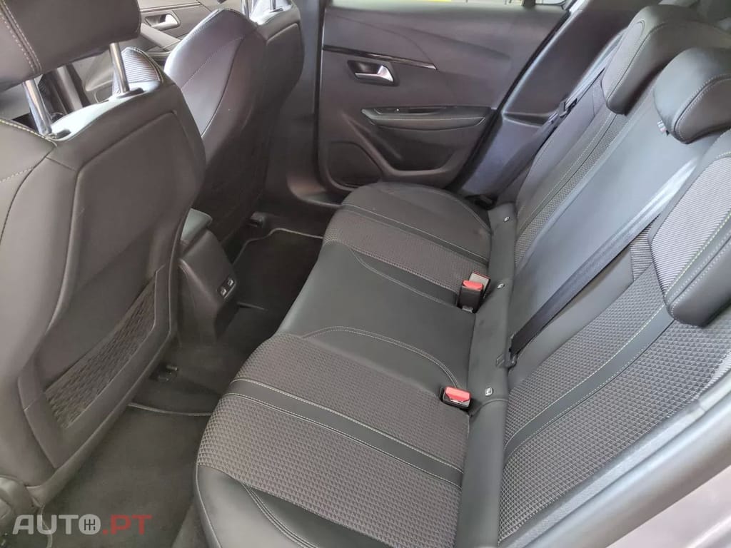 Peugeot E-208 50 kWh GT Pack