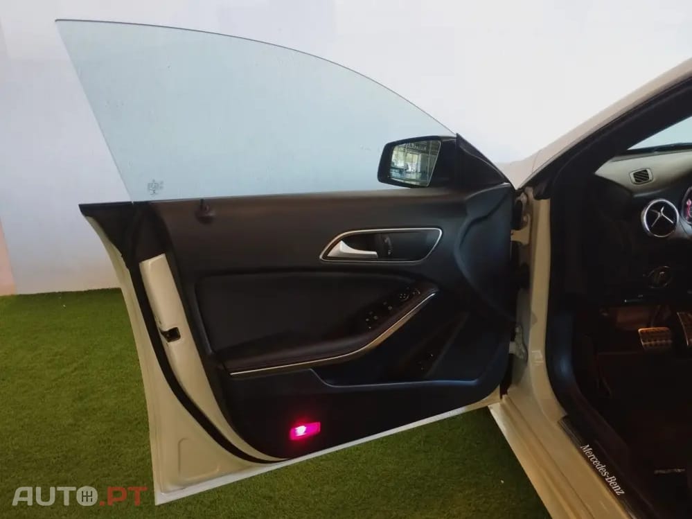Mercedes-Benz CLA 200 Shooting Brake AMG Line