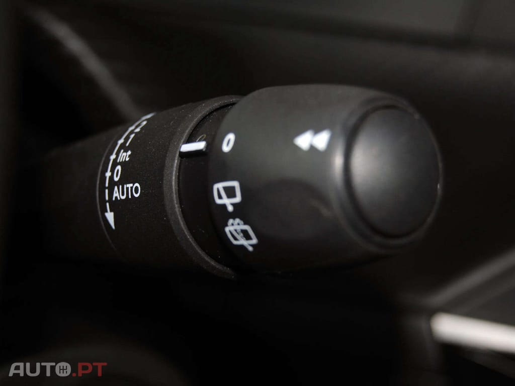 Peugeot 208 1.2 Hybrid Allure e-DCS6