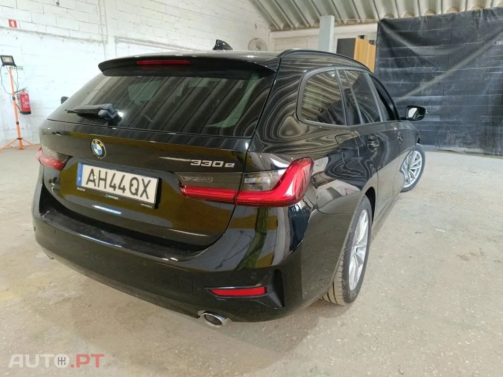 BMW 330 e Touring Corporate Edition Auto
