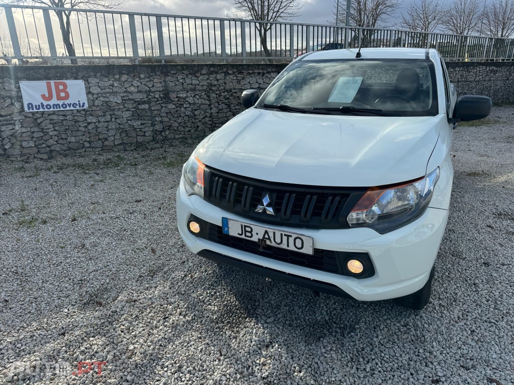 Mitsubishi L200 2.4 DI-D Club Invite 4WD