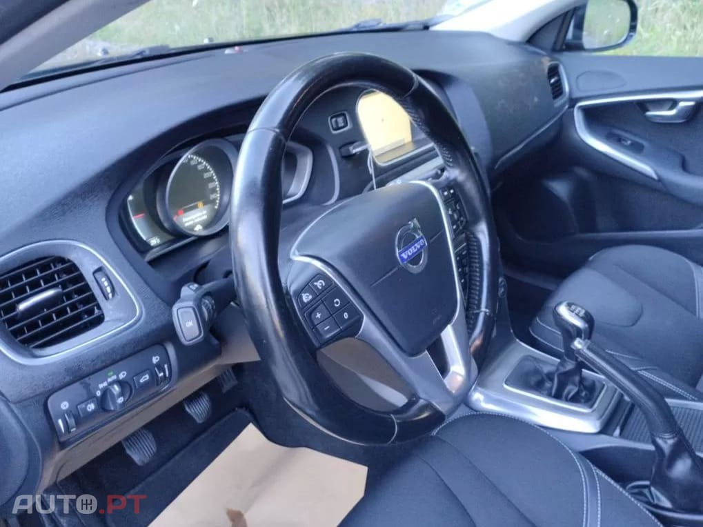Volvo V40 2.0 D4 R-Design Summum