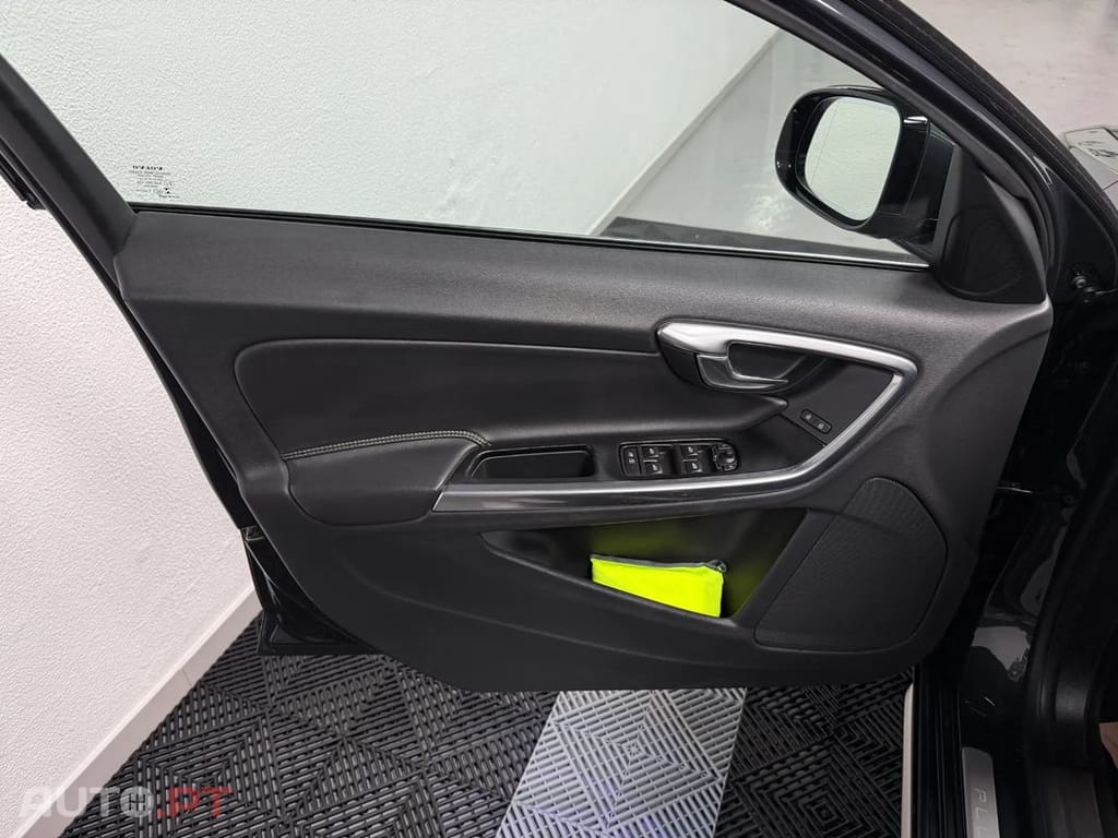 Volvo V60 D6 Plug-In-Hybrid AWD Geartronic Summum