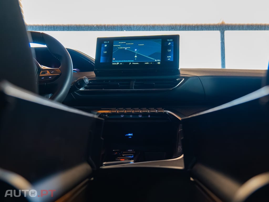 Peugeot 3008 1.2 Hybrid Allure e-DCS6