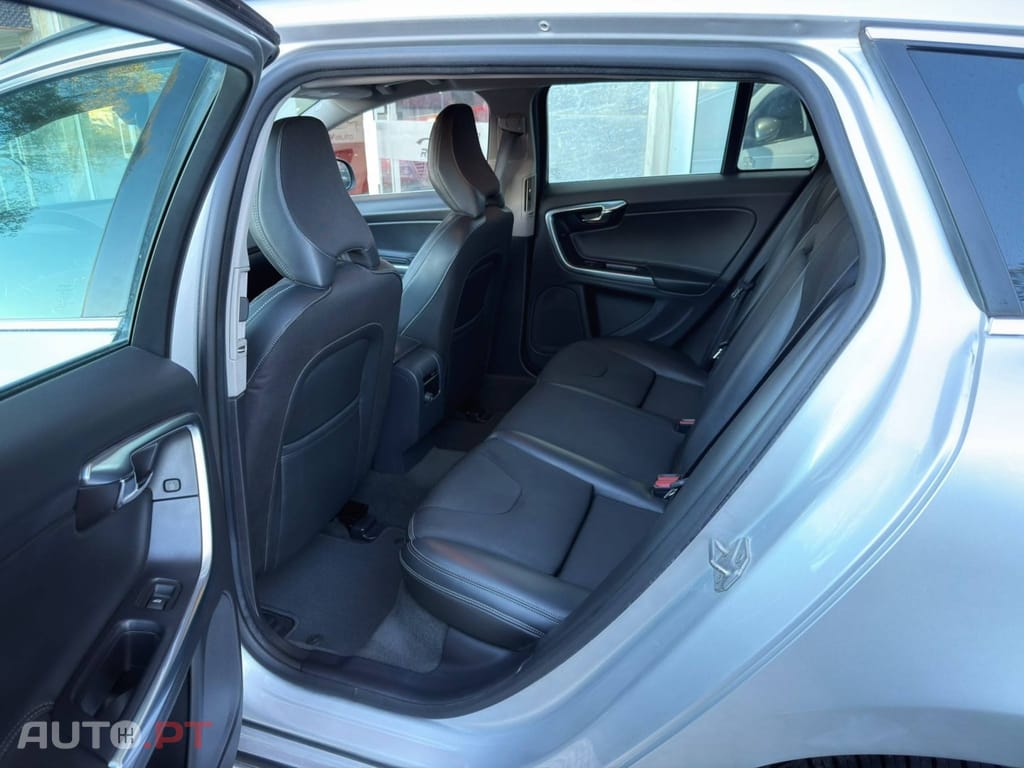 Volvo V60 2.0 D2 Momentum Drive