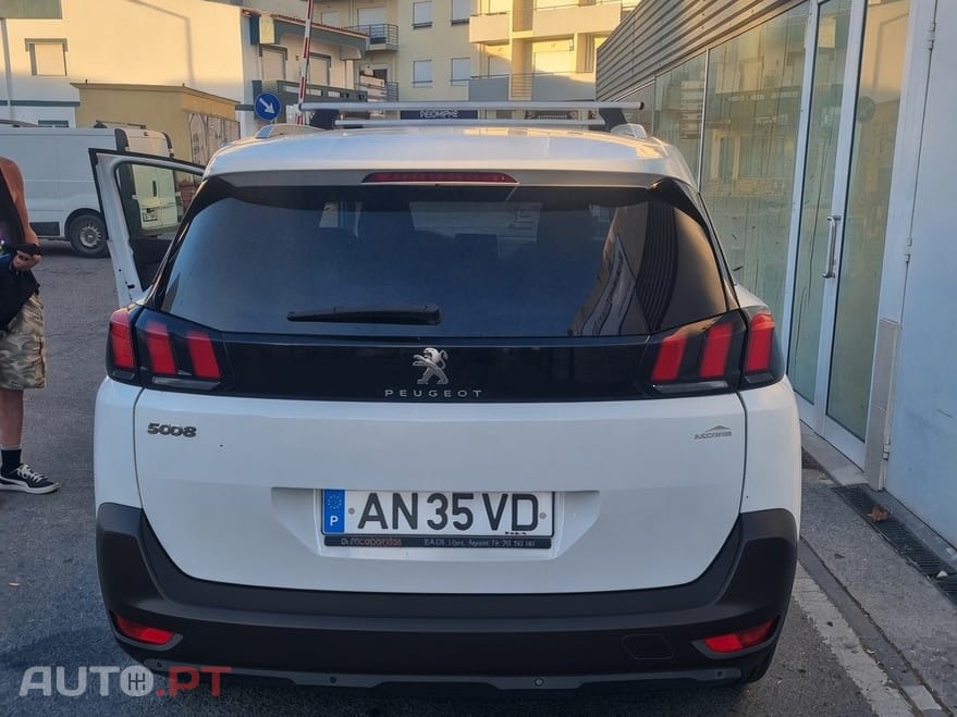 Peugeot 5008 1