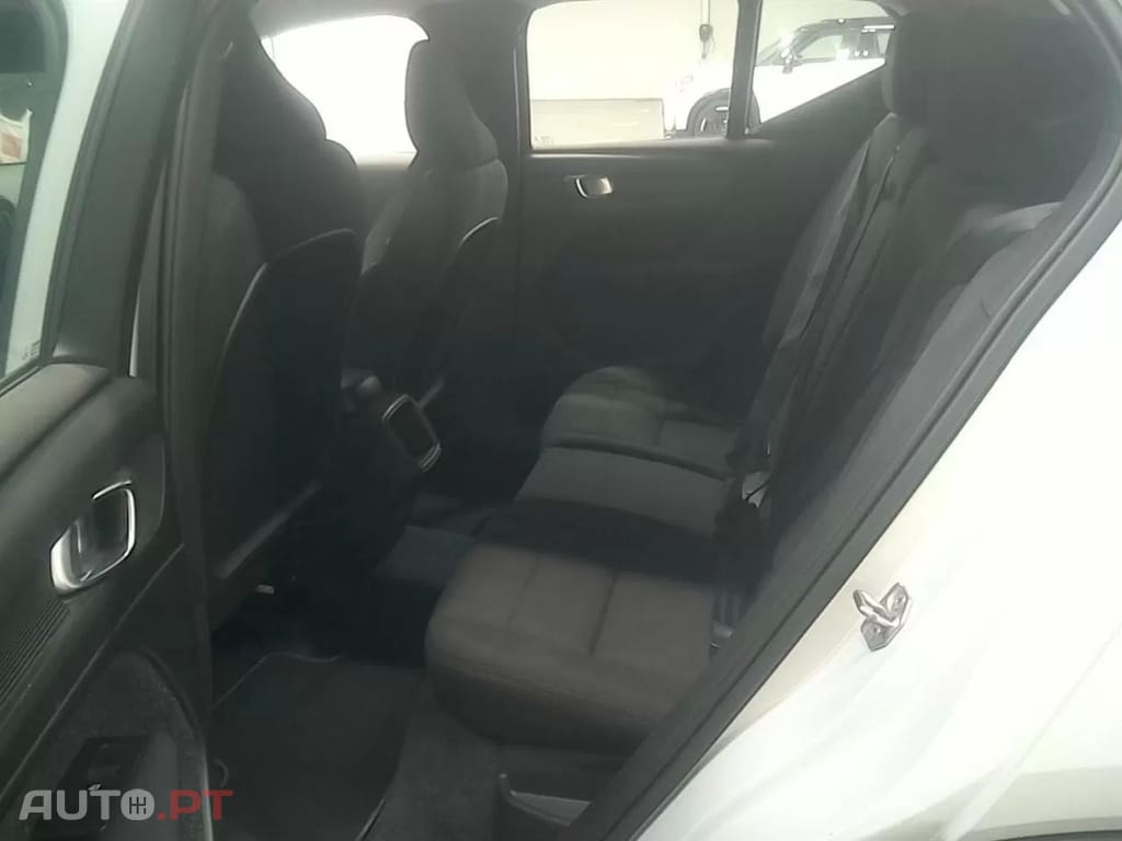 Volvo XC40 1.5 T2 Momentum Core